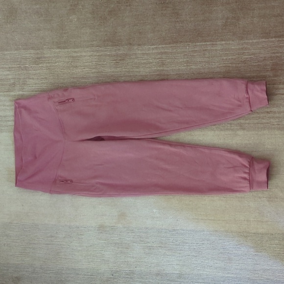 Old Navy XS Maternity Dynamic Fleece Rollover-Waist Joggers - Picture 3 of 6